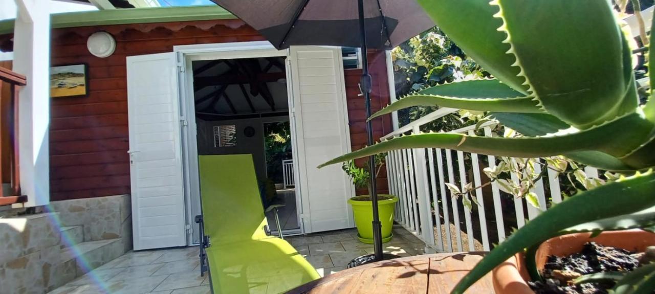 Gite Mamour - Charmant Petit Bungalow A Decouvrir Baillif Buitenkant foto